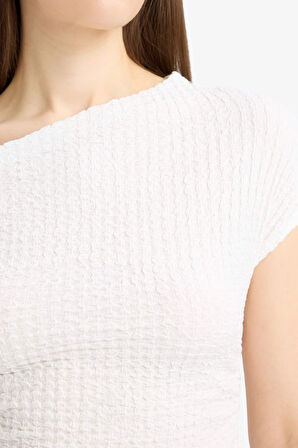 Slim Fit Dar Kesim Tek Omuzlu Bürümcük Kısa Kollu Tişört