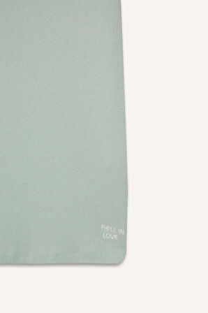 DeFacto Regular Fit Pijama Takımı Kısa Kollu Üst Desenli Uzun Altı-Fall in Love E0266AX25SPGN1169