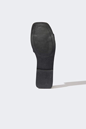 DeFacto Kadın Düz Taban Tek Bantlı Terlik C3721AX25HSBK26