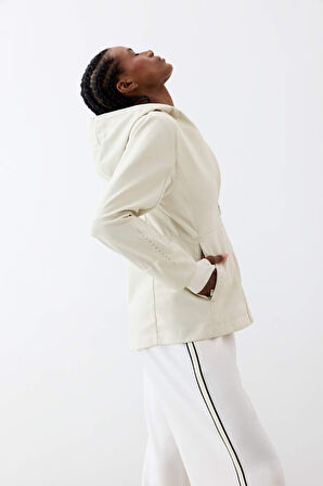 DeFactoFit Su İtici Slim Fit Dar Kesim Kapüşonlu Fermuarlı Softshell Mont