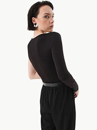 Tek Kol Yaka Detaylı Çıtçıtlı Body - Siyah
