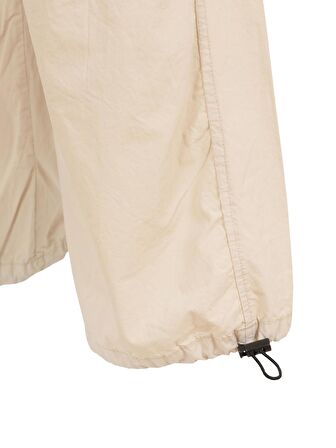 Beli Lastikli ve Büzgü Detaylı Kargo Pantolon - Bej