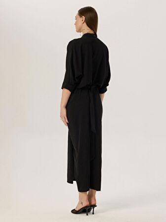 Eteği Süs Düğmeli ve Büzgülü Yırtmaçlı Elbise - Siyah