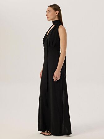 Önü Dekoltekli Boyundan Askılı Uzun Elbise - Siyah