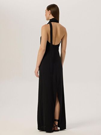 Önü Dekoltekli Boyundan Askılı Uzun Elbise - Siyah