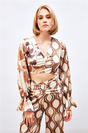 Büzgü Detaylı Desenli Bluz