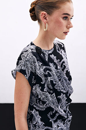 Sateen Desenli Aksesuarlı Detaylı Kadın Bluz 1729-1001