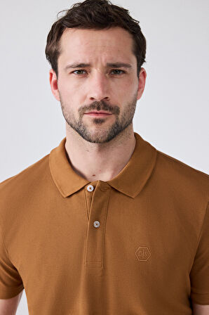 D'S Damat Regular Fit Tütün Pike Dokulu %100 Pamuk Kıvrılmaz Polo Yaka Nakışlı T-Shirt 4HC14ORT51000