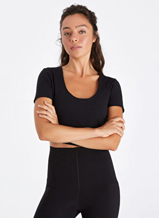 Boboist Yuvarlak Yaka Düz Siyah Kadın T-Shirt BB56W211W004