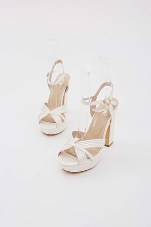Tamer Tanca Kadın Vegan Beyaz Topuklu Ayakkabı 539 02 BN AYK Y22 BEYAZ CILT