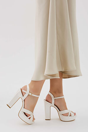 Tamer Tanca Kadın Vegan Beyaz Topuklu Ayakkabı 539 02 BN AYK Y22 BEYAZ CILT