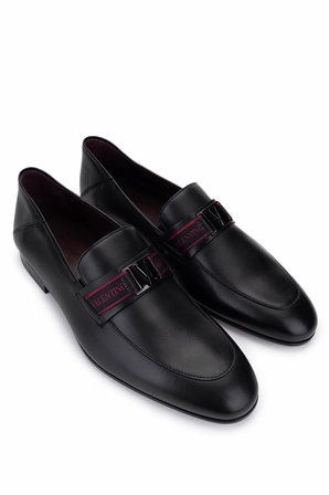 VALENTINO Erkek Hakiki Deri Siyah Loafer Ayakkabı 667 20090 ERK AYK Y23 BLACK