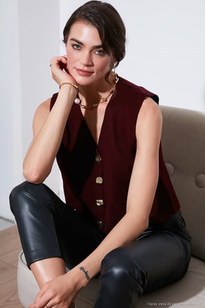 Lela Standart Fit V Yaka Düğmeli Triko Yelek Bayan YELEK 4616177 BORDO