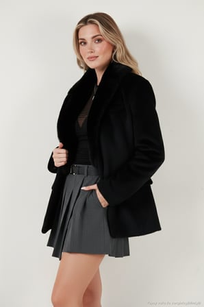 Lela Bayan Kaban 6839688