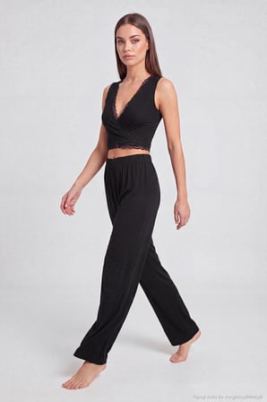 Lela Yumuşak Dokulu Sırtı Bağlamalı Dantelli Crop Pijama Takımı Bayan PİJAMA TAKIMI 6575015 SİYAH