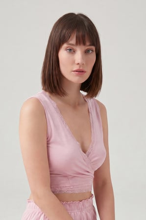 Lela Yumuşak Dokulu Sırtı Bağlamalı Dantelli Crop Pijama Takımı Bayan PİJAMA TAKIMI 6575015 PEMBE