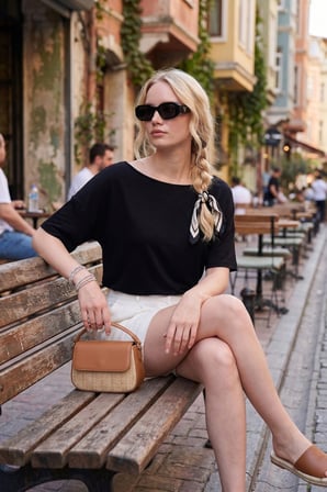 Lela Standart Fit Drape Detaylı Yarasa Kol T Shirt Bayan T SHİRT 5866962 SİYAH