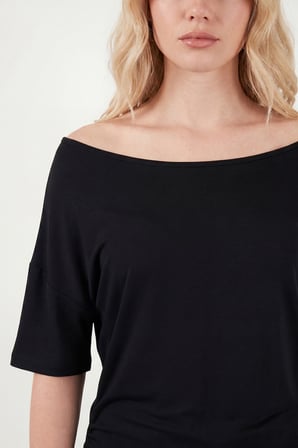 Lela Standart Fit Drape Detaylı Yarasa Kol T Shirt Bayan T SHİRT 5866962 SİYAH