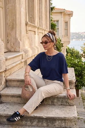 Lela Standart Fit Drape Detaylı Yarasa Kol T Shirt Bayan T SHİRT 5866962 LACİVERT