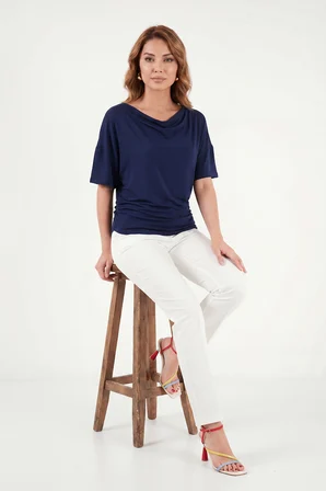 Lela Standart Fit Drape Detaylı Yarasa Kol T Shirt Bayan T SHİRT 5866962 LACİVERT