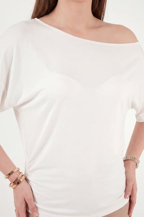 Lela Standart Fit Drape Detaylı Yarasa Kol T Shirt Bayan T SHİRT 5866962 EKRU