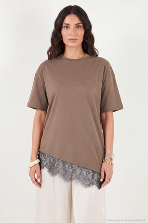 Lela Pamuklu Kontrast Dantel Panelli Salaş Bisiklet Yaka T Shirt Bayan T SHİRT 5866992 KAHVE