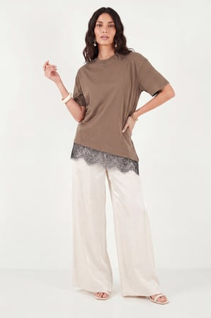 Lela Pamuklu Kontrast Dantel Panelli Salaş Bisiklet Yaka T Shirt Bayan T SHİRT 5866992 KAHVE
