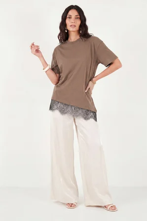 Lela Pamuklu Kontrast Dantel Panelli Salaş Bisiklet Yaka T Shirt Bayan T SHİRT 5866992 KAHVE