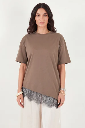 Lela Pamuklu Kontrast Dantel Panelli Salaş Bisiklet Yaka T Shirt Bayan T SHİRT 5866992 KAHVE