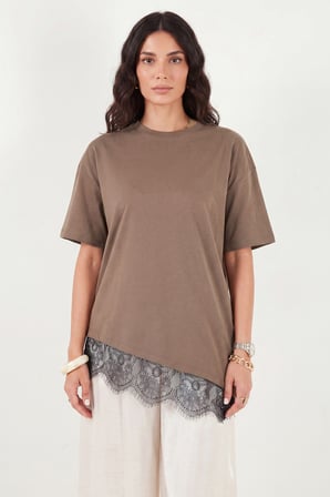 Lela Pamuklu Kontrast Dantel Panelli Salaş Bisiklet Yaka T Shirt Bayan T SHİRT 5866992 KAHVE