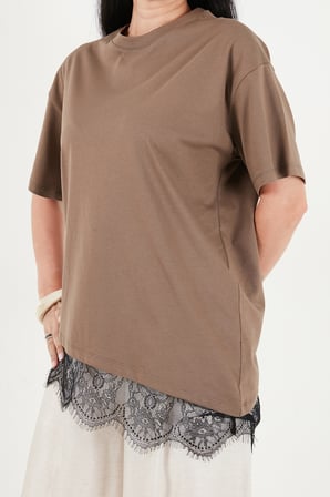 Lela Pamuklu Kontrast Dantel Panelli Salaş Bisiklet Yaka T Shirt Bayan T SHİRT 5866992 KAHVE