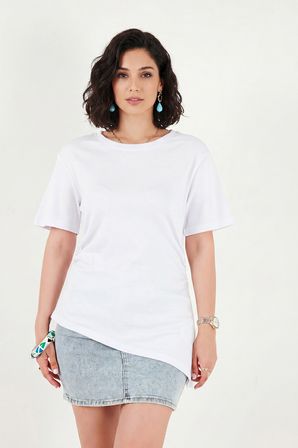 Lela Pamuklu Yanı Büzgülü Asimetrik Kesim Bisiklet Yaka T Shirt Bayan T SHİRT 5867017 BEYAZ