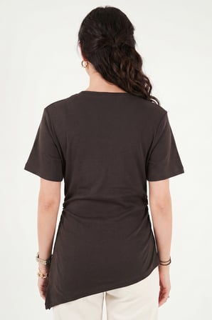 Lela Pamuklu Yanı Büzgülü Asimetrik Kesim Bisiklet Yaka T Shirt Bayan T SHİRT 5867017 KAHVE