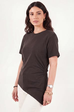 Lela Pamuklu Yanı Büzgülü Asimetrik Kesim Bisiklet Yaka T Shirt Bayan T SHİRT 5867017 KAHVE