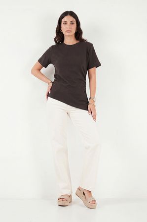 Lela Pamuklu Yanı Büzgülü Asimetrik Kesim Bisiklet Yaka T Shirt Bayan T SHİRT 5867017 KAHVE