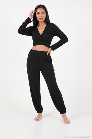 Lela V Yaka Kruvaze Bağlamalı Crop Üst ve Jogger Alt Pijama Takımı Kadın PİJAMA TAKIMI 65780019 SİYAH