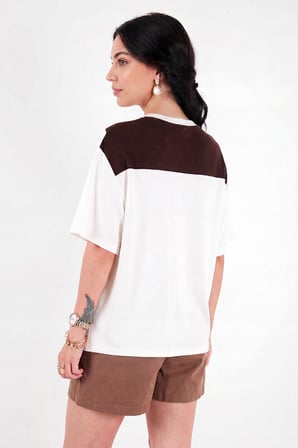 Lela Rahat Kalıp Bisiklet Yaka Omuz Şal Detaylı T Shirt Bayan T SHİRT 5867044 EKRU-KAHVE