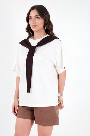 Lela Rahat Kalıp Bisiklet Yaka Omuz Şal Detaylı T Shirt Bayan T SHİRT 5867044 EKRU-KAHVE