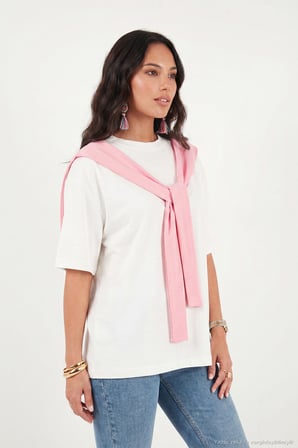 Lela Rahat Kalıp Bisiklet Yaka Omuz Şal Detaylı T Shirt Bayan T SHİRT 5867044 EKRU-PEMBE