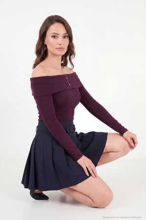 Lela Pamuklu Fitted Fit Madonna Yaka Bluz Kadın BLUZ 5866862 MÜRDÜM