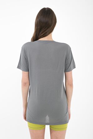 Boel V Yaka Kısa Kollu Yandan Yırtmaçlı T-Shirt