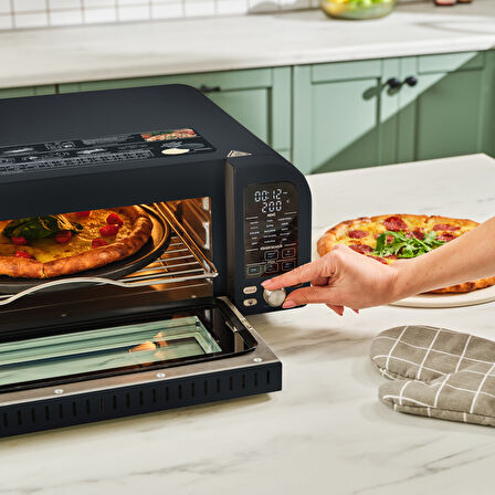 Karaca Multicrust Artisan Retro Pizza Makinesi ve Airfryer Mat Siyah