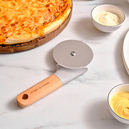 Karaca x Refika'dan Ahşap Saplı Pizza Dilimleyici 18,8 cm