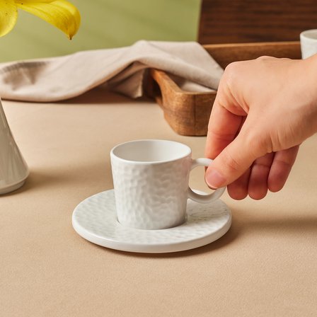 Karaca x Refika Bembeyaz Yuvarlak Tabaklı Kahve Fincanı ve Tabağı 100 ml
