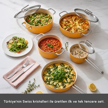 Karaca x Refika Swiss Crystal 9 Parça Tencere ve Tava Seti Mustard Yellow