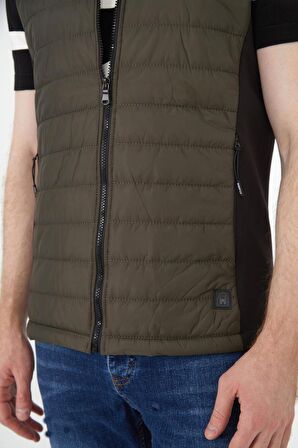 Erkek Regular Fit Bomber Yaka Cepli Kapitone Scuba Kumaş Fermuar Detaylı İnce Yelek