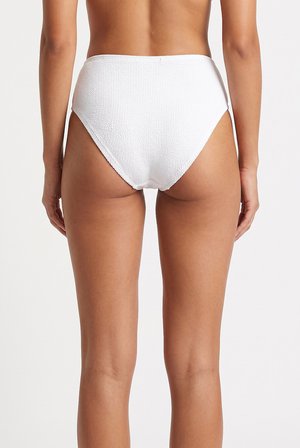 Beyaz Kabartma Dokulu Tek Alt Bikini
