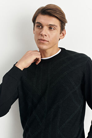 Erkek Siyah Standart Fit Normal Kesim Bisiklet Yaka Modern Desen Detaylı Kışlık Triko Kazak