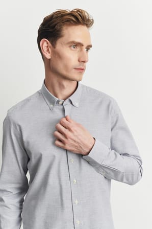 Slim Fit Dar Kesim %100 Pamuk Düğmeli Yaka Armürlü Gömlek