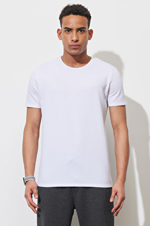 Erkek Beyaz Slim Fit Dar Kesim Bisiklet Yaka Kısa Kollu Yumuşak Tuşeli Basic Tişört